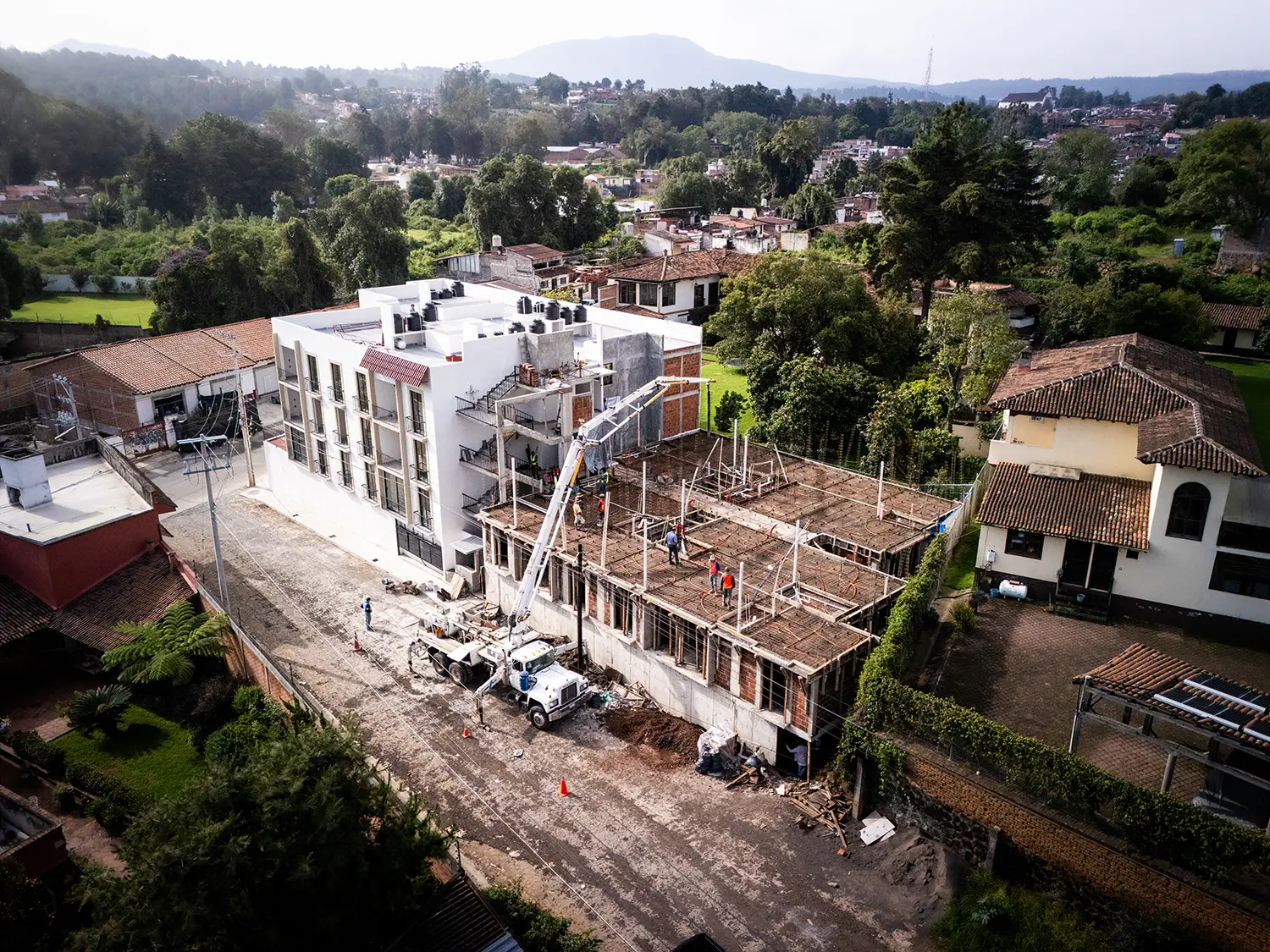 Casa con alberca vista desde lo alto